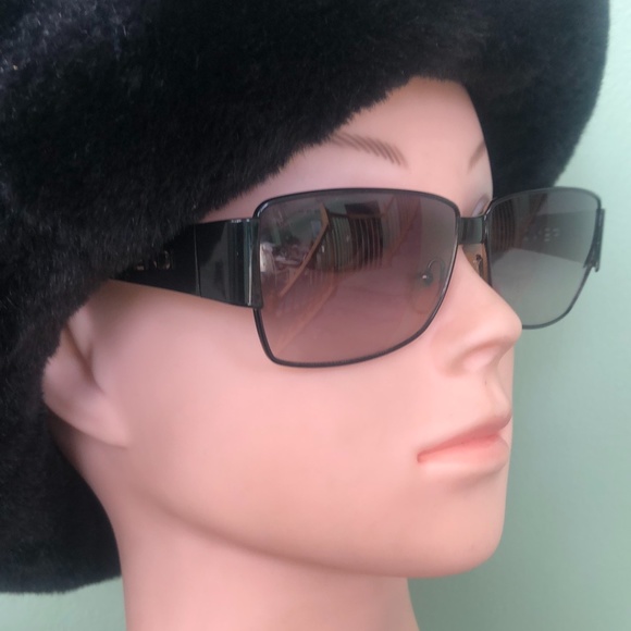 Fendi Black Frame Sunglasses - Picture 4 of 9